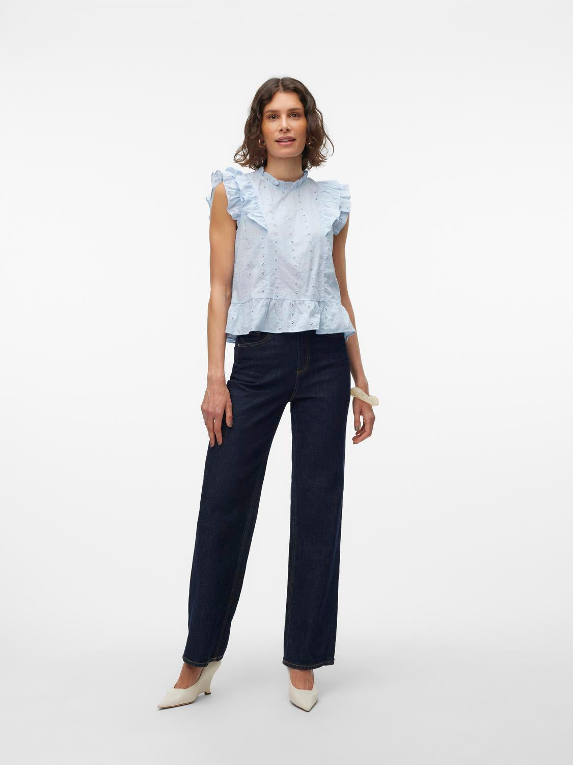 model_shot-front_full